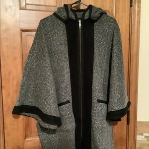 Women’s Zipped Poncho from Lands’ End size XS/S
